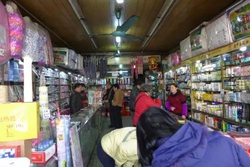 時(shí)光記憶的守護(hù)者 老牌國(guó)貨商店如何以情懷驅(qū)動(dòng)二手日用百貨銷(xiāo)售